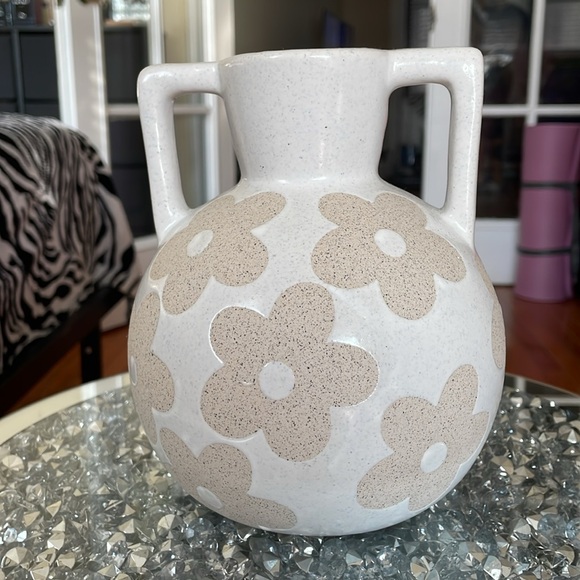 Sturdy adorable ceramic sand flower cream beige neutral off white round vase - Picture 3 of 11